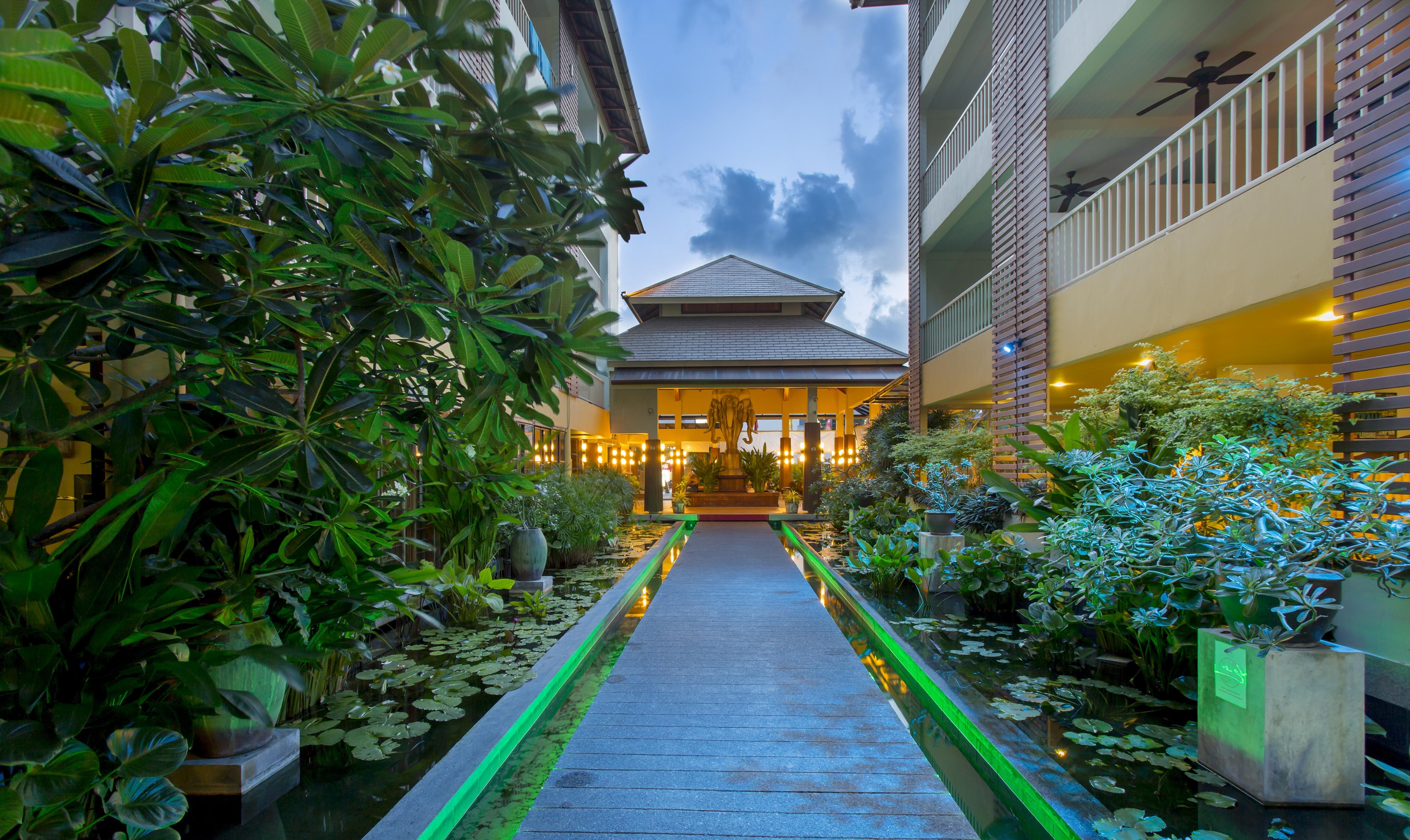 Woovo Phuket Kata Hotel Luaran gambar