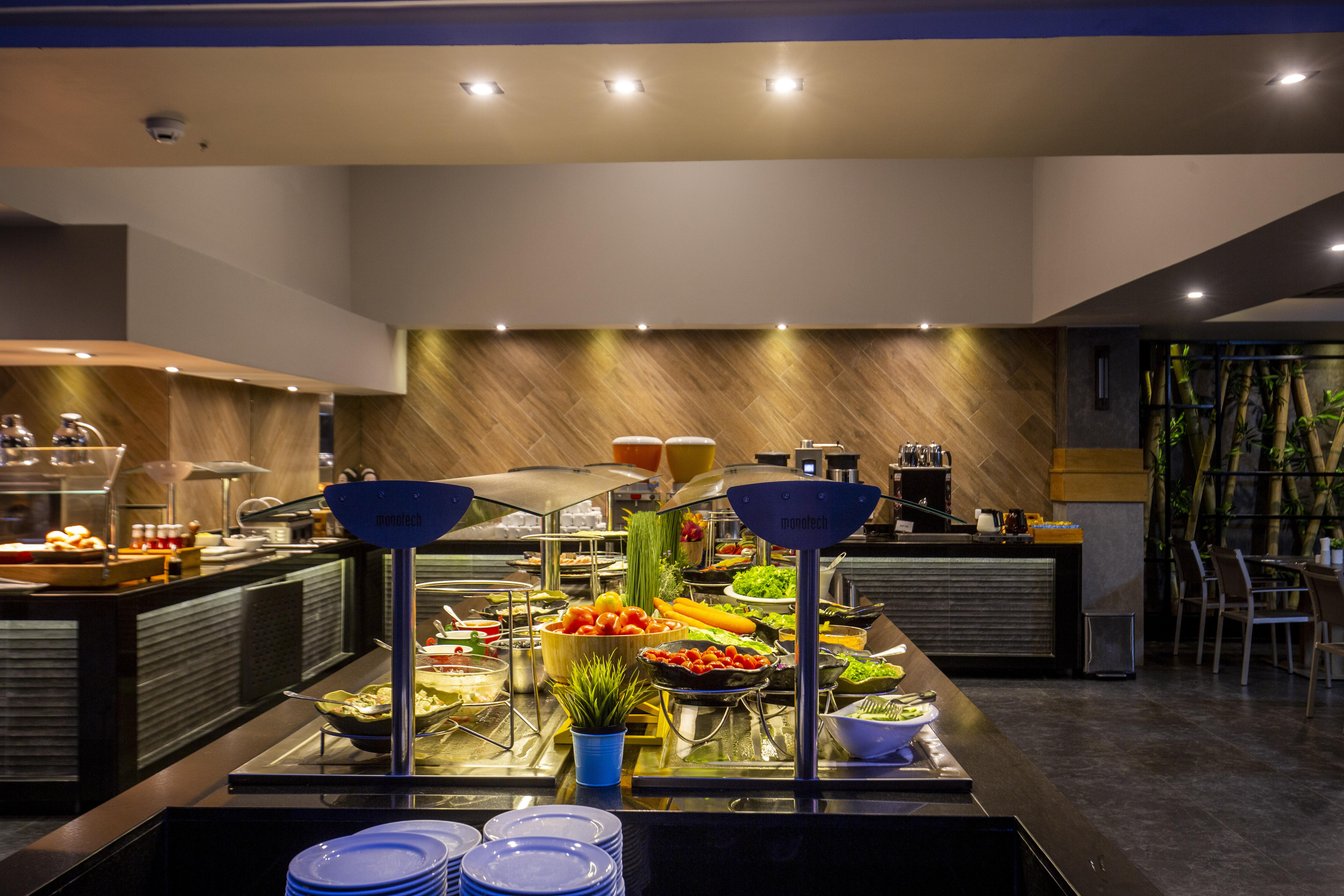 Woovo Phuket Kata Hotel Luaran gambar