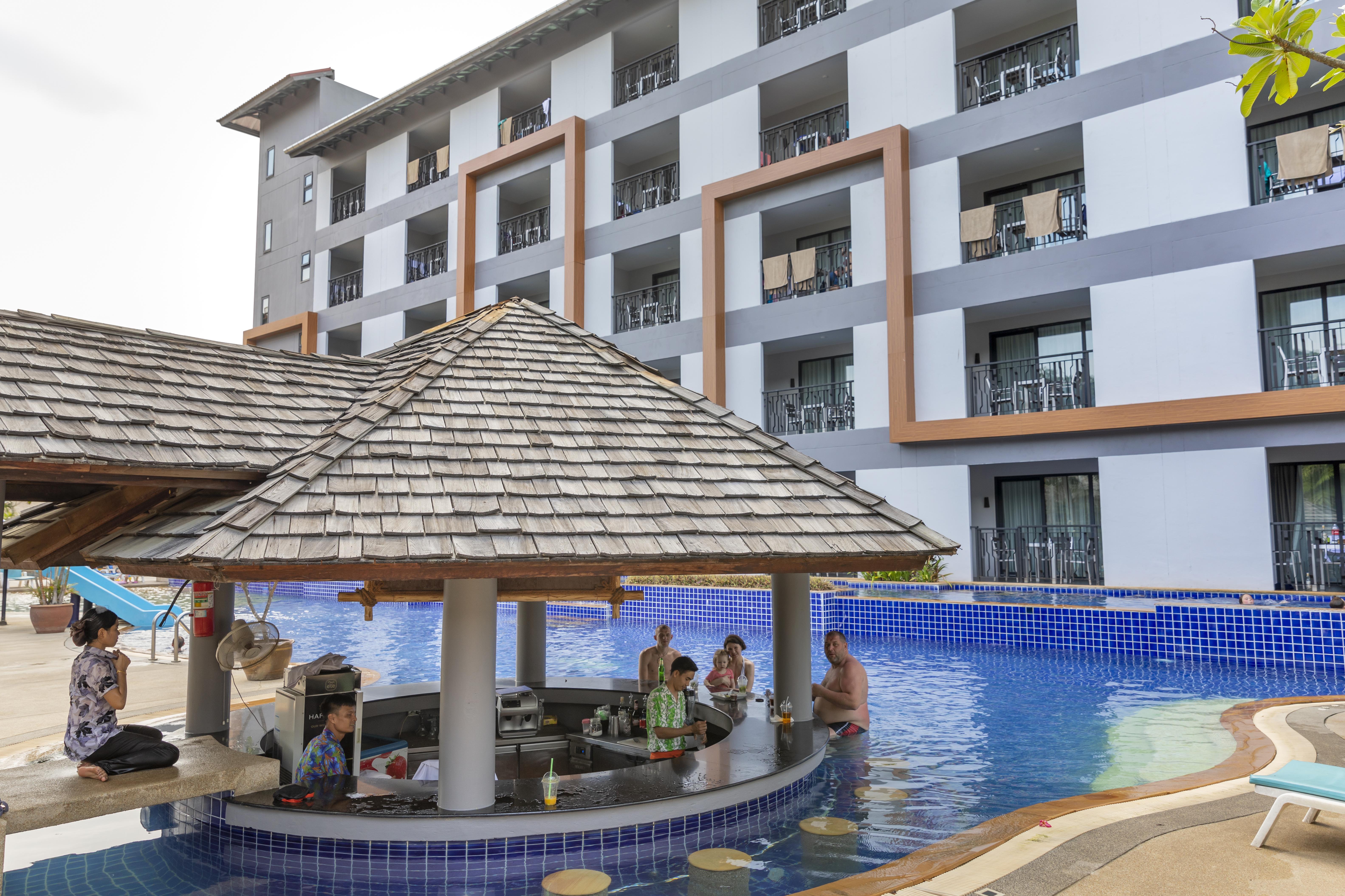 Woovo Phuket Kata Hotel Luaran gambar