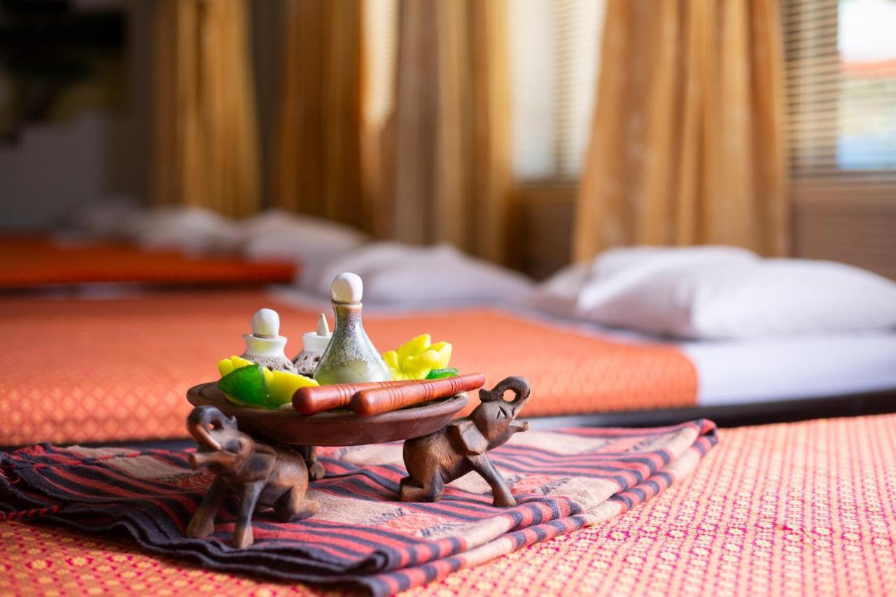 Woovo Phuket Kata Hotel Luaran gambar